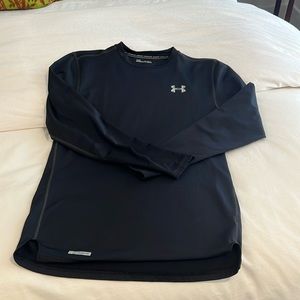 Men’s under Armour shirt.